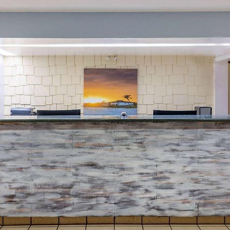 Hotel Carolina A Days Inn By Wyndham Хилтон-Хед-Айленд Экстерьер фото